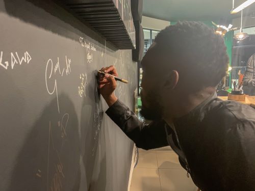 Da Mog Artist signing wall